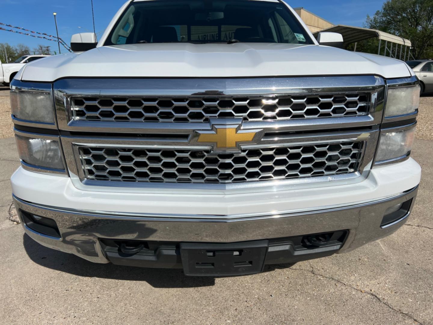 2015 White /Gray Chevrolet Silverado 1500 LT (1GCVKREC8FZ) with an 5.3 V8 engine, Automatic transmission, located at 4520 Airline Hwy, Baton Rouge, LA, 70805, (225) 357-1497, 30.509325, -91.145432 - 2015 Chevrolet Silverado 1500 Double Cab LT 4X4 5.3 V8 Gas, 200K Miles, Power Windows, Locks, Mirrors & Seat, Bed Cover, Tow Pkg. NO IN HOUSE FINANCING. FOR INFO PLEASE CONTACT JEFF AT 225 357-1497 CHECK OUT OUR A+ RATING WITH THE BETTER BUSINESS BUREAU WE HAVE BEEN A FAMILY OWNED AND OPERATED BUSIN - Photo#2